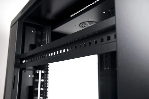 ARMARIO RACK 19" 42U MONOLYTH SH8842 800X800MM MONTADO CON ACCESORIOS PUERTA PERFORADA - Imagen 4