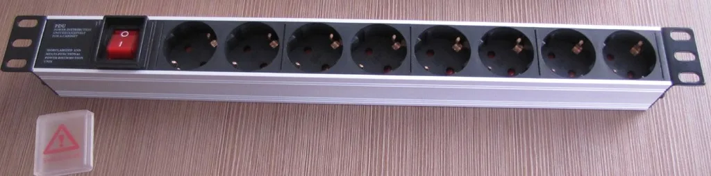 REGLETA DE 8 TOMAS CON INTERRUPTOR 1U BIACOM